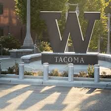 Image of the W statue at UW Tacoma